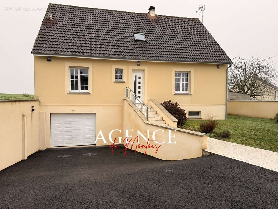 Maison à LONGUEVILLE