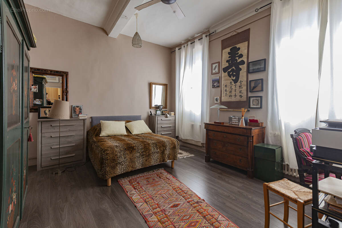 Appartement 5 Pièces de 127 m2, rénové par un architecte - photo 3