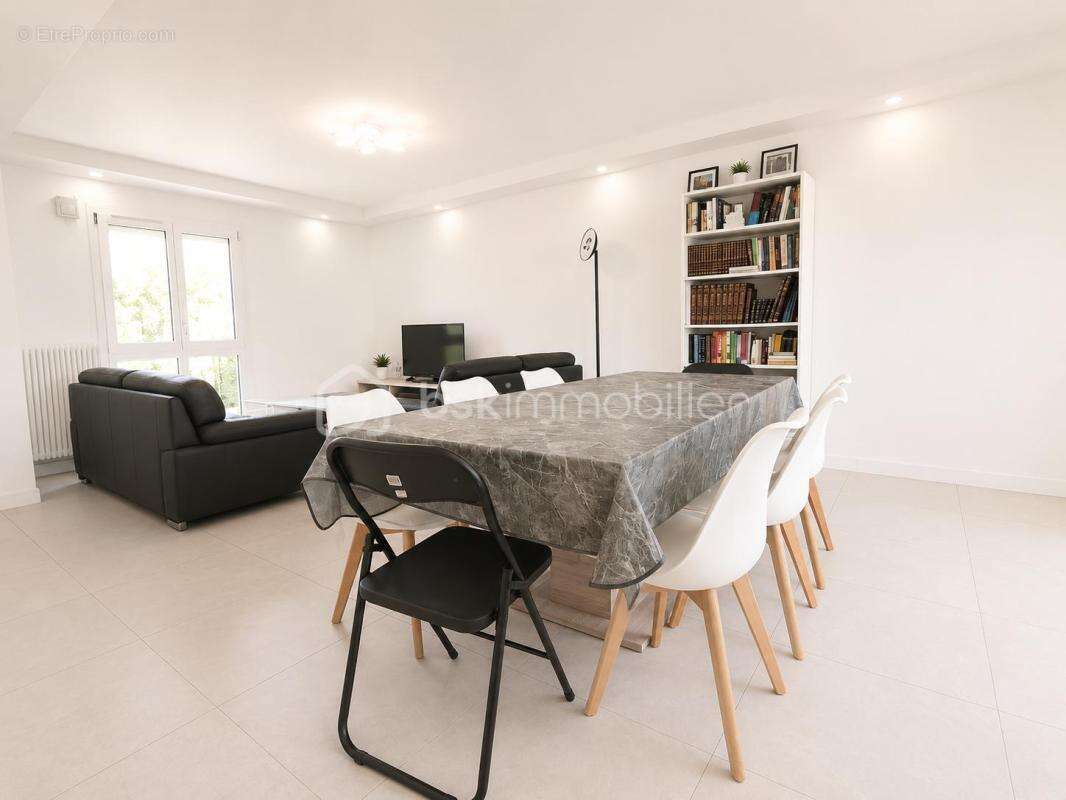 Maison familiale 5 pièces - 85 m ² habitables - Terrain de 216 m² - Combles aménagés de 27 m² - Jardin sans vis-à-vis - photo 3