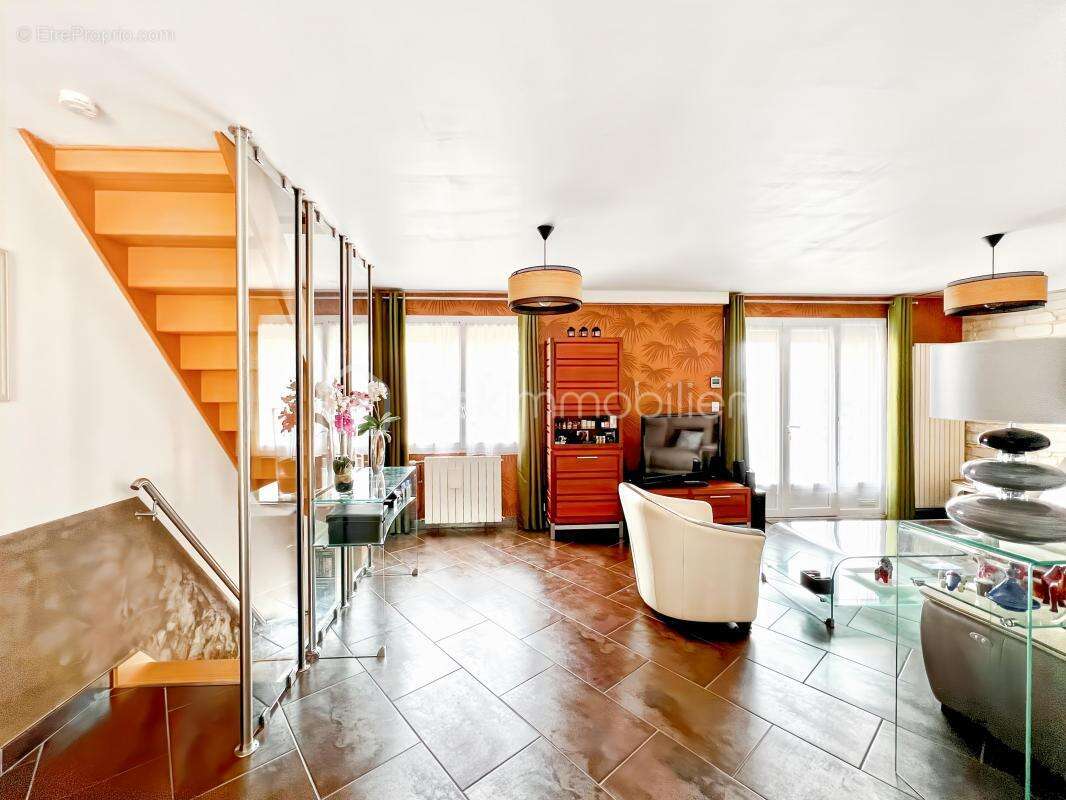 Maison à VIGNEUX-SUR-SEINE