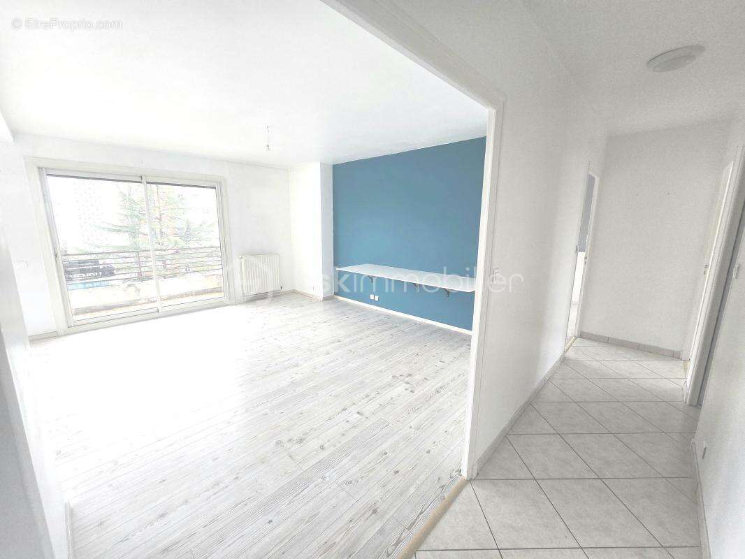 Appartement T4 97 m2 et garage proche gendarmerie - photo 6