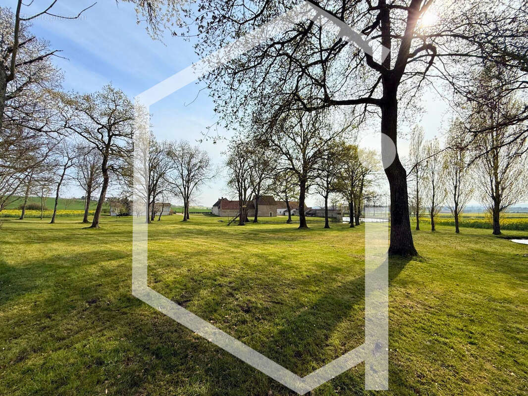 Maison à COSNE-COURS-SUR-LOIRE