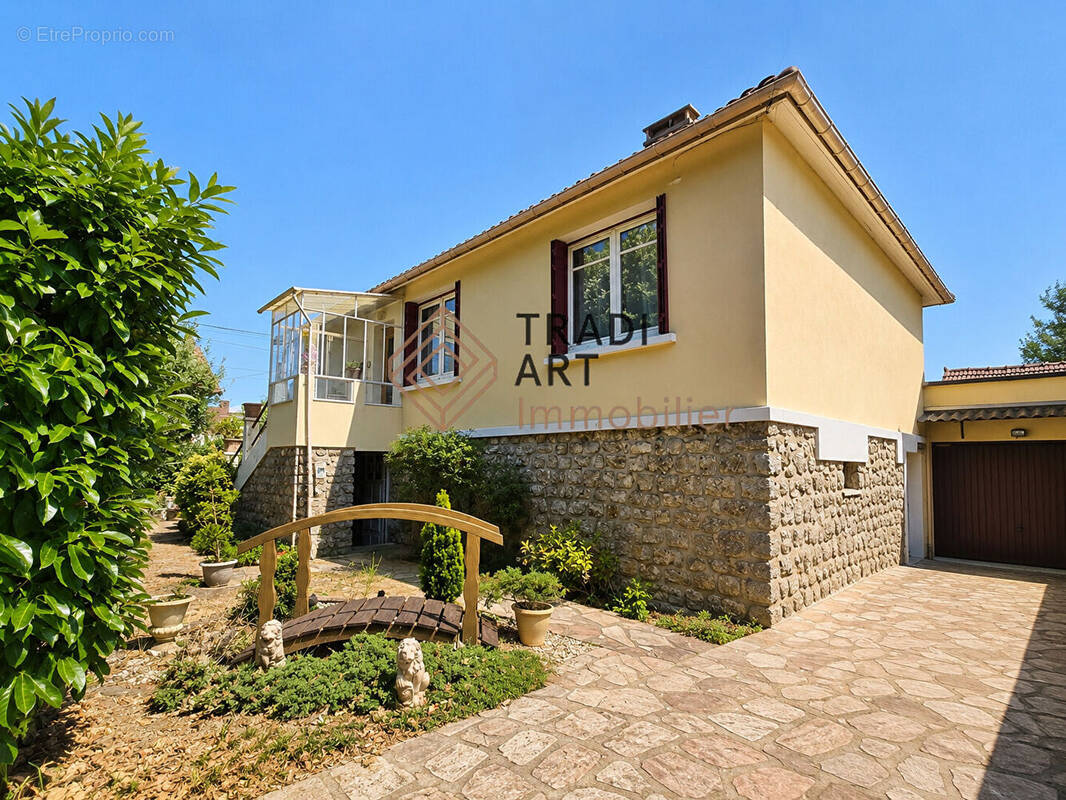 Maison à SAINTE-GENEVIEVE-DES-BOIS