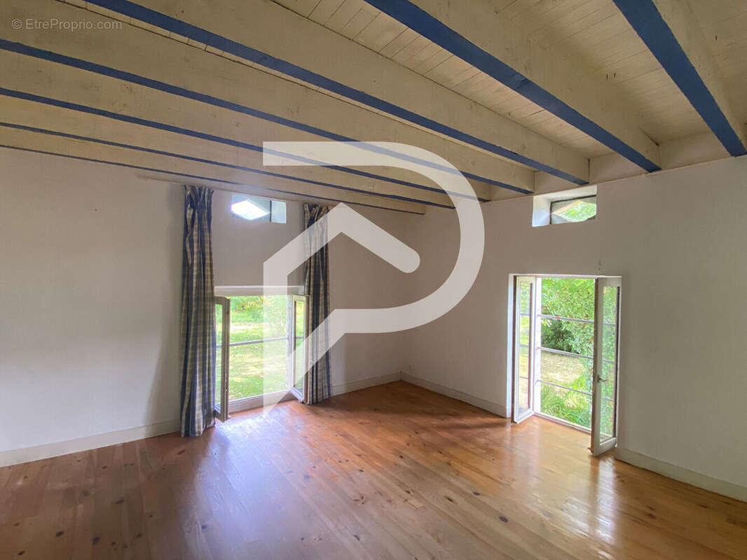 Demeure de charme, 9 pièces 267 m² et ses dépendances sur 2 Hectares, POUILLON - photo 10