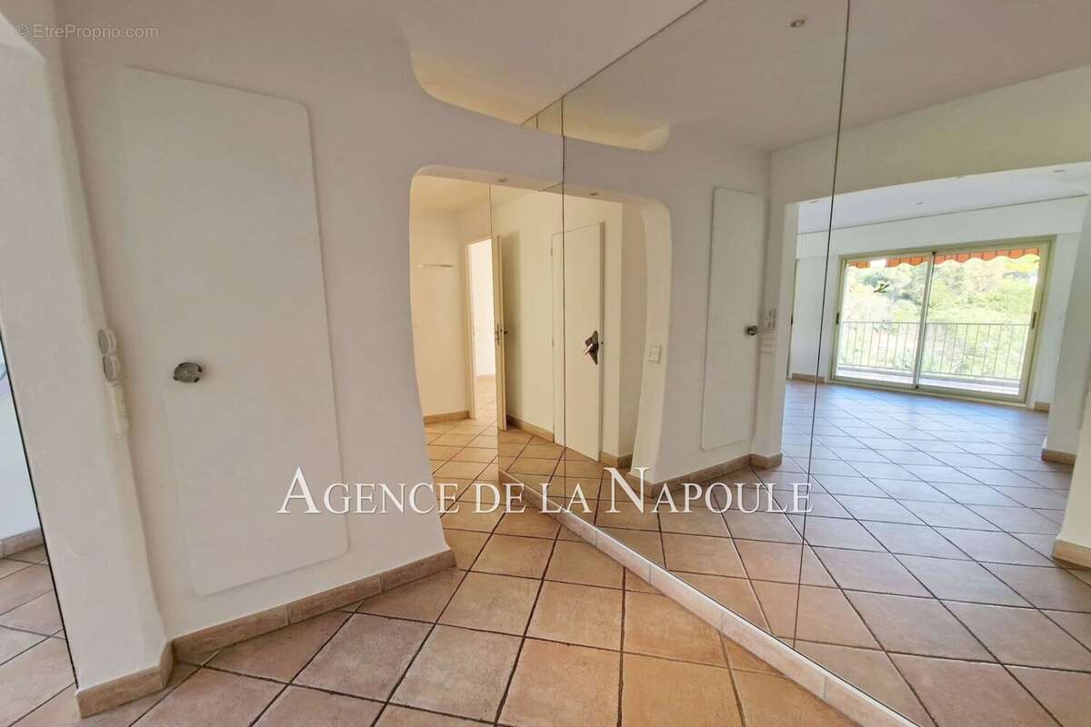 Appartement à MANDELIEU-LA-NAPOULE