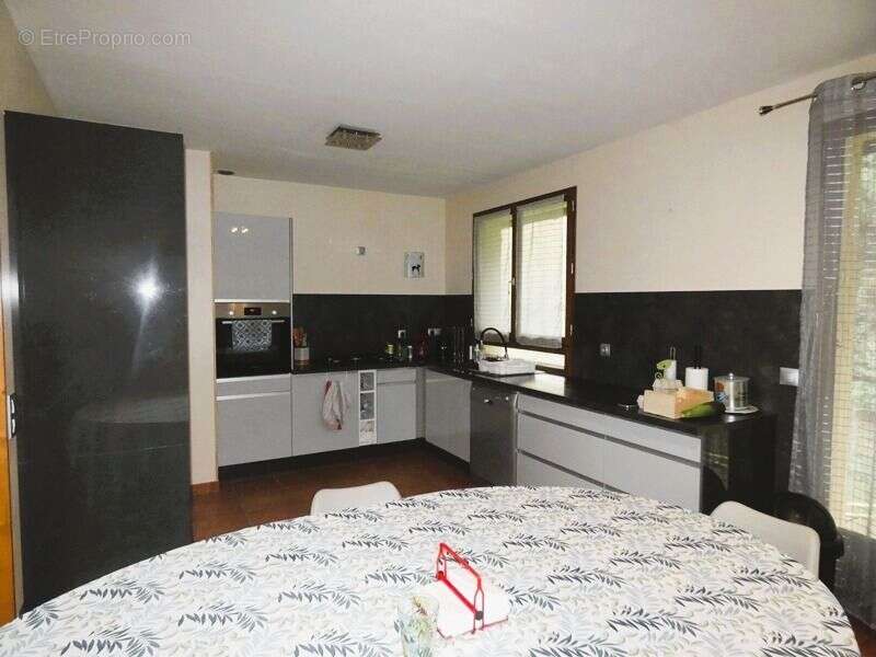 Maison à SAINT-LAURENT-DU-CROS