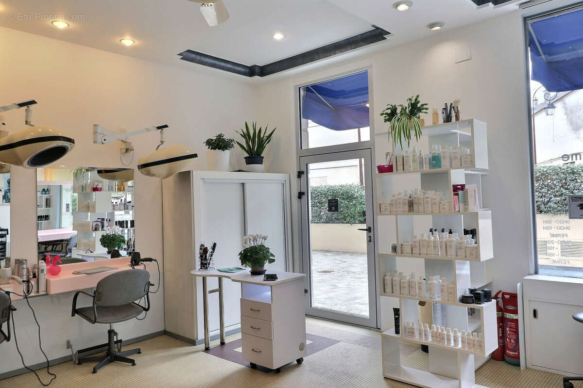 Commerce à VERSAILLES