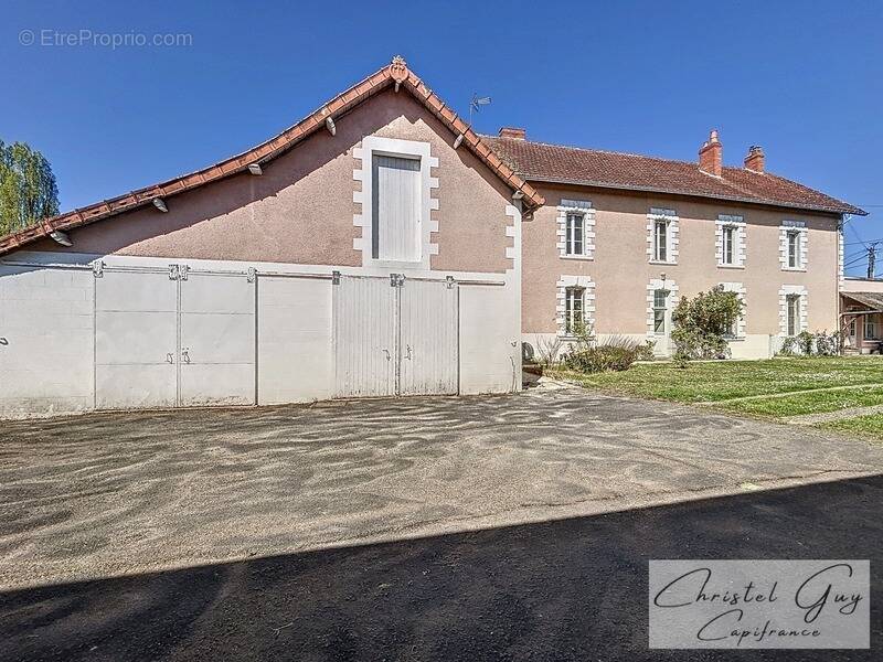 Vaas (72500) - Propriété de Charme 1910 de 175 m² + Maison d'amis, 7 Pièces, Terrain de 1260 m², Idéale Résidence Principale ou  - photo 3