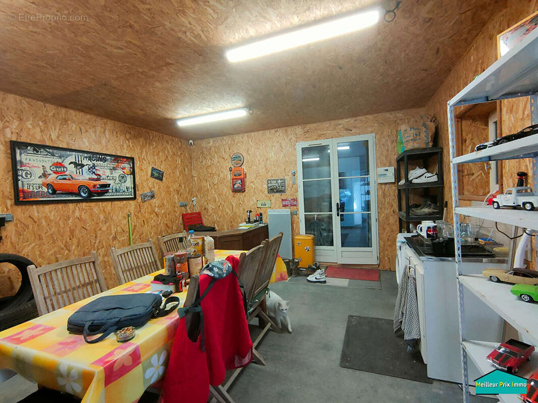 Commerce à SAINTE-PAZANNE