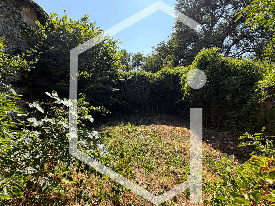 Maison de charme avec dépendances et terrain clos - photo 15