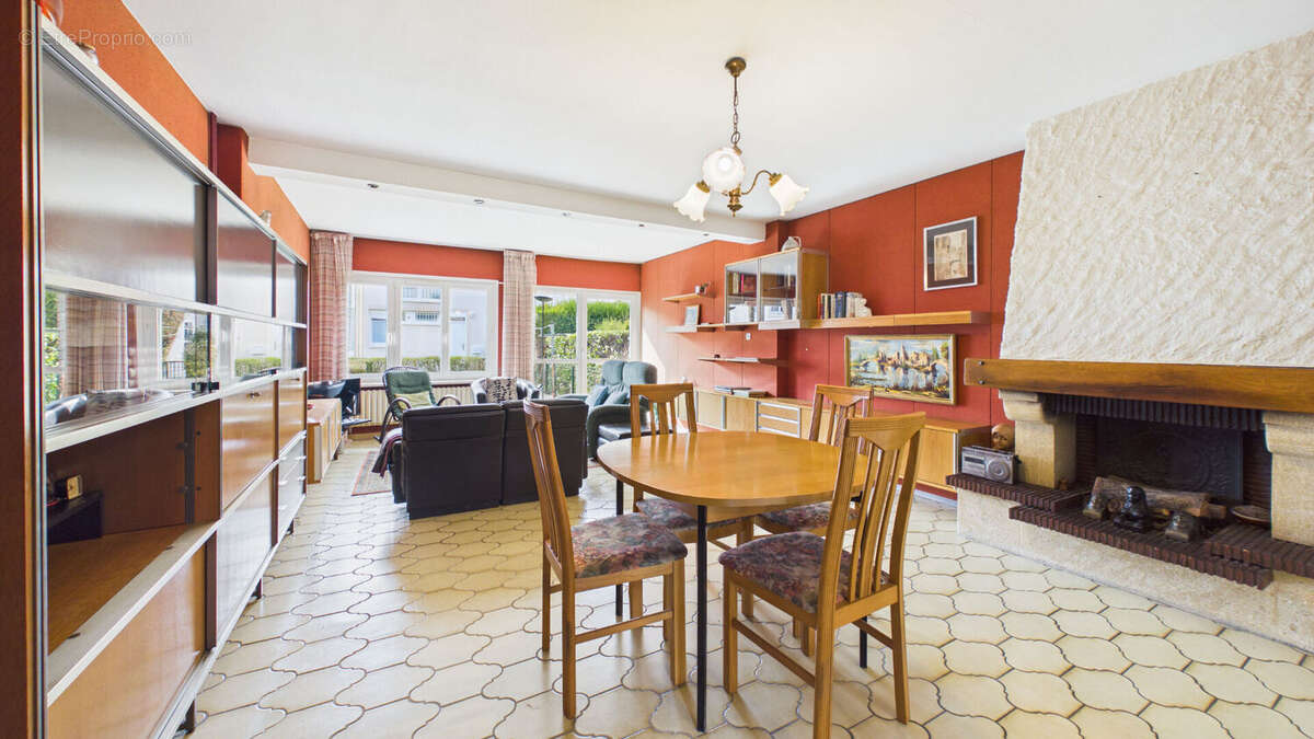 Maison à ARS-SUR-MOSELLE