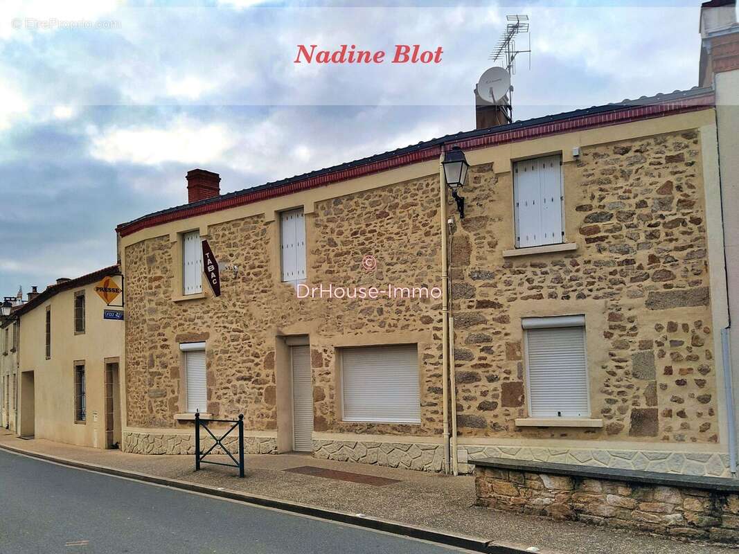 Commerce à SAINT-MARTIN-DES-TILLEULS