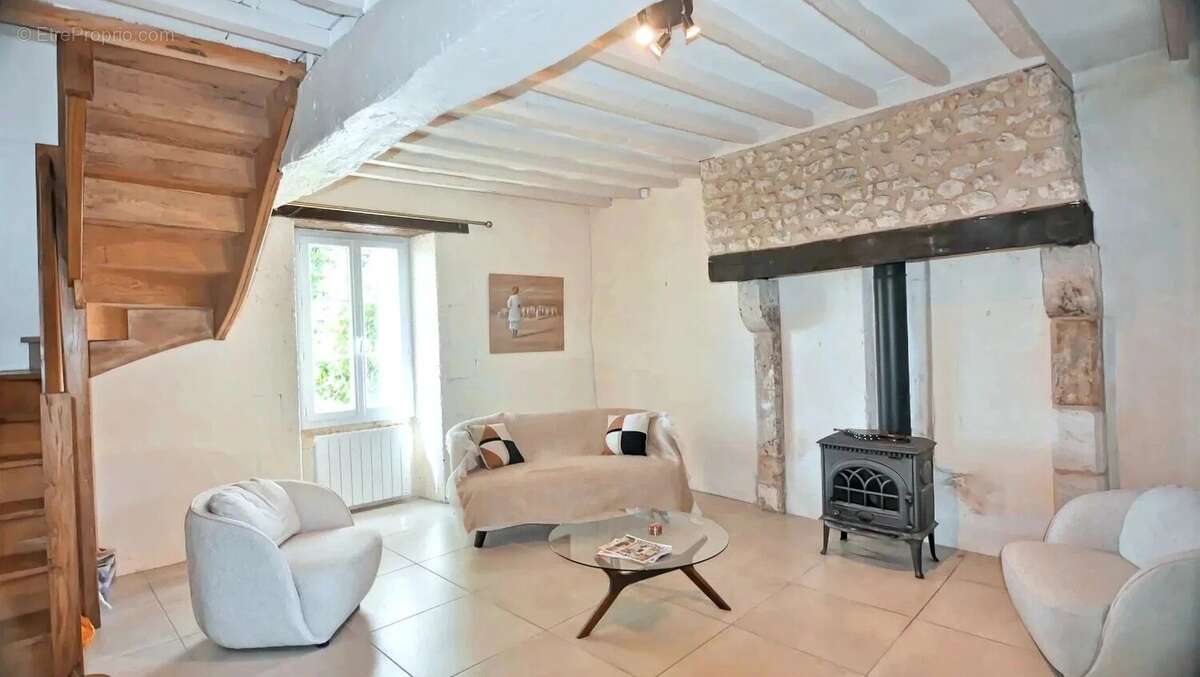 Maison à COURGEAC