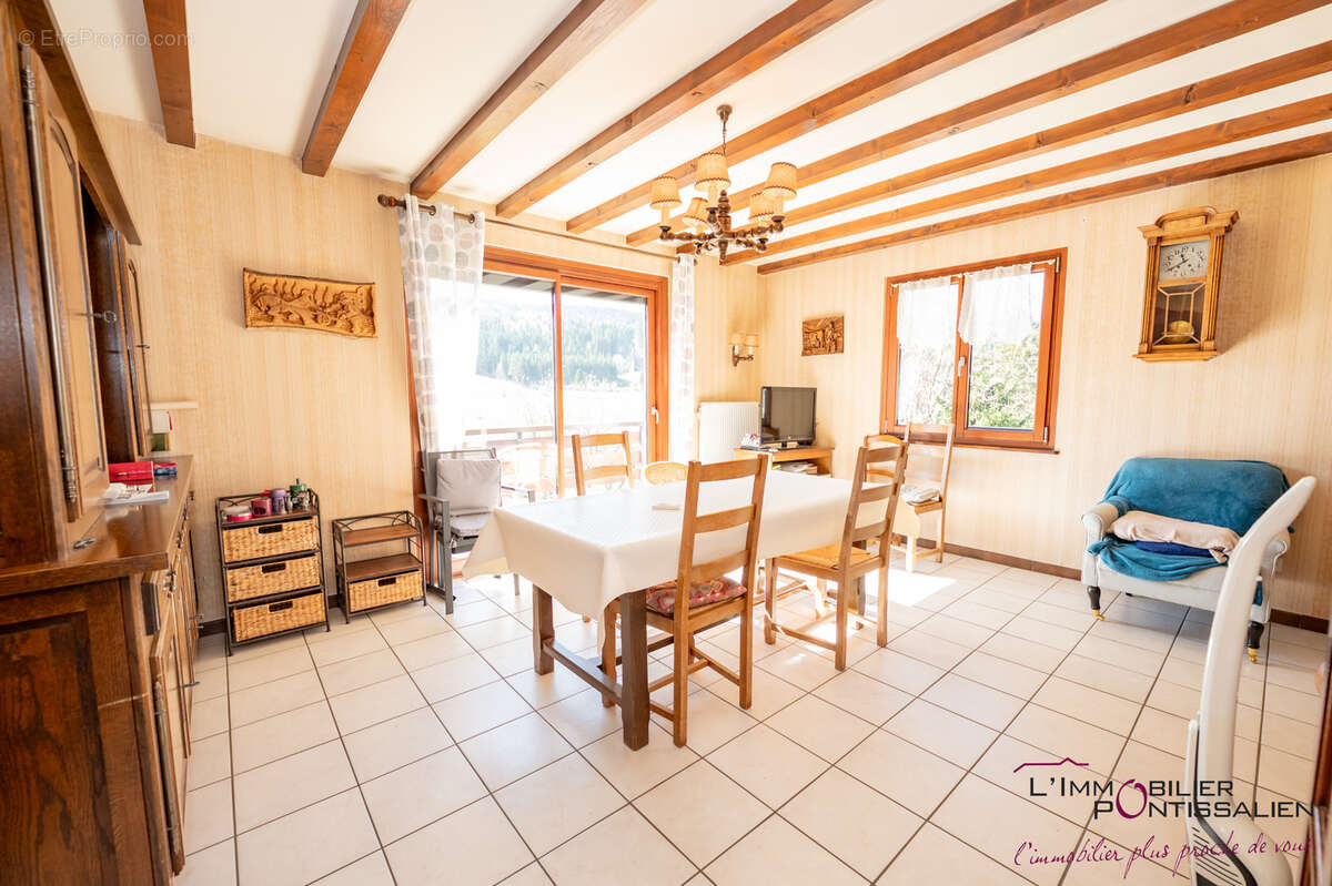 Maison à ROCHEJEAN