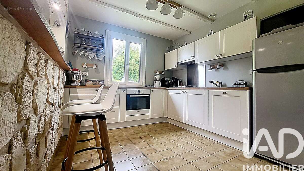 Maison 95 m² à Saint-Martin-Aux-Buneaux  - photo 4