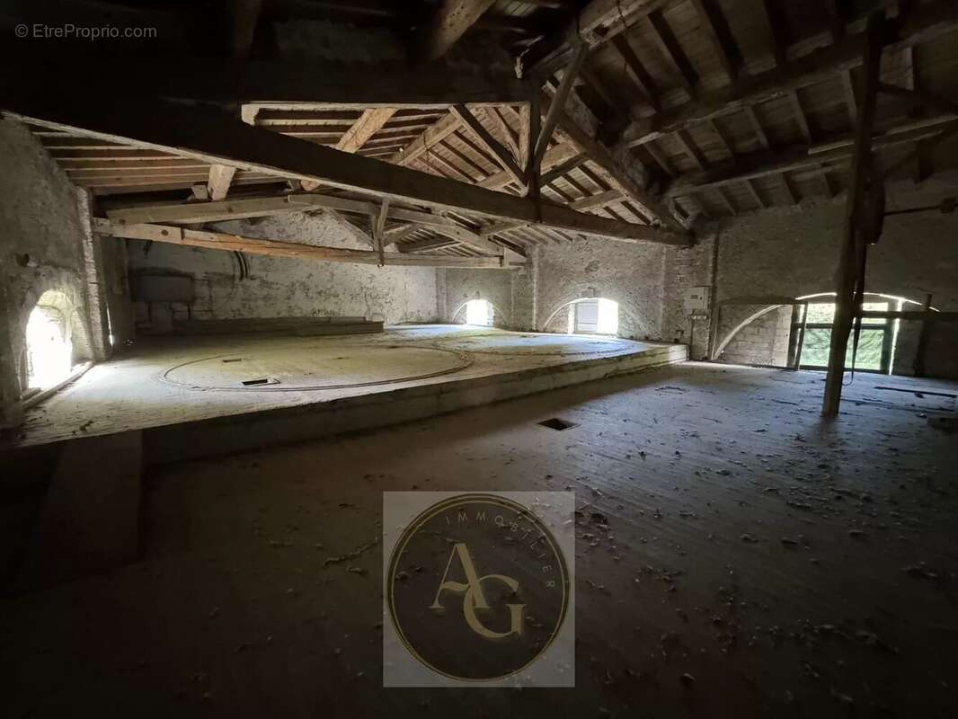 Maison à VILLENEUVE-LA-COMPTAL