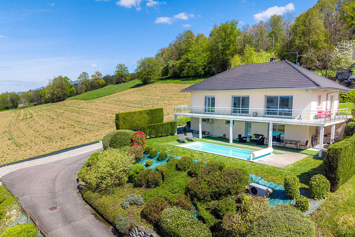 Maison à PUGNY-CHATENOD