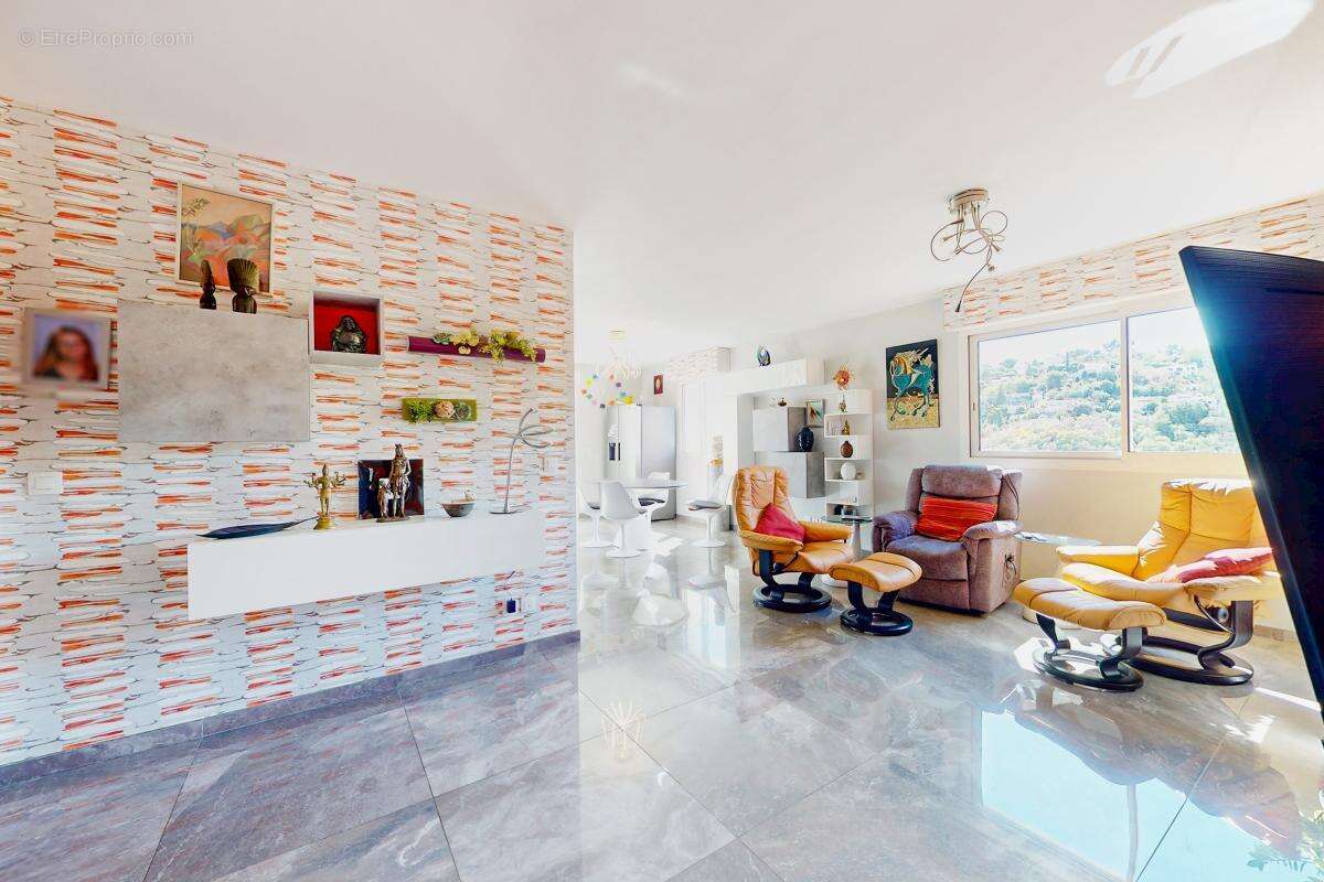 Appartement à MANDELIEU-LA-NAPOULE