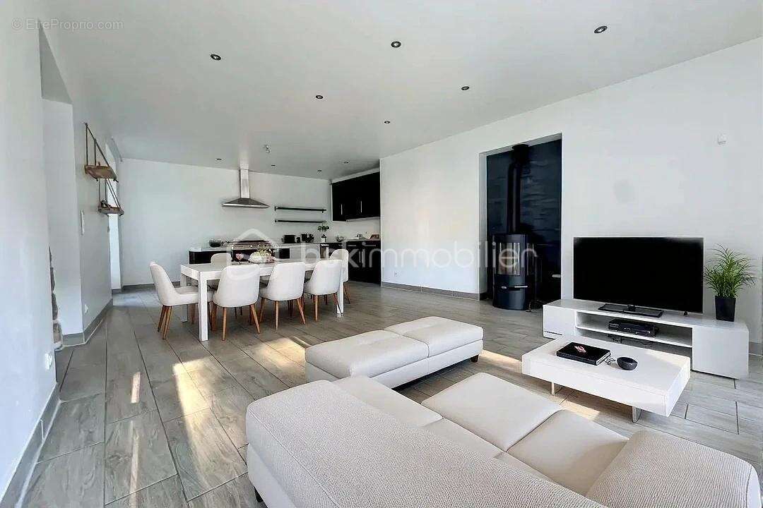 Maison à MONDEVILLE