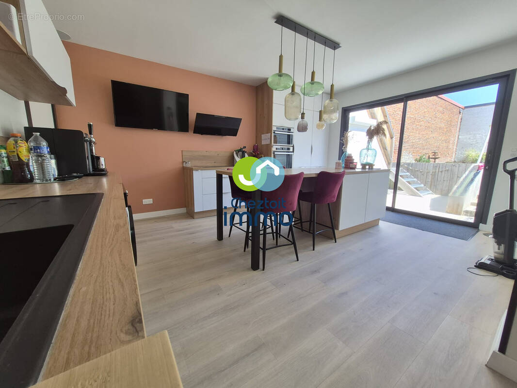 Maison de ville entièrement rénovée - photo 1