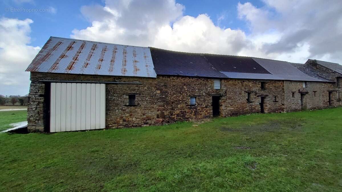 Corps de ferme à rénover 170m² au sol - 2700m² de terrain - La Dominelais - photo 7