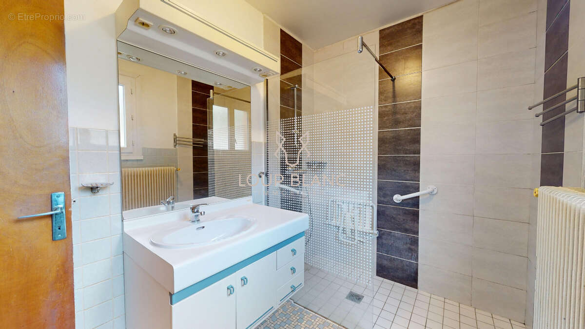 Maison à PONT-DE-ROIDE