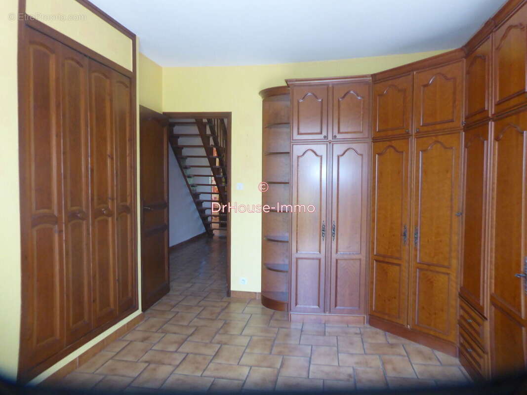Maison 115 m² à Saint-Mitre-Les-Remparts  - photo 18