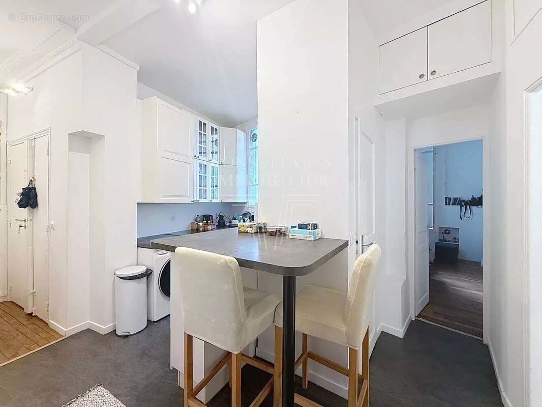 Appartement à PARIS-16E