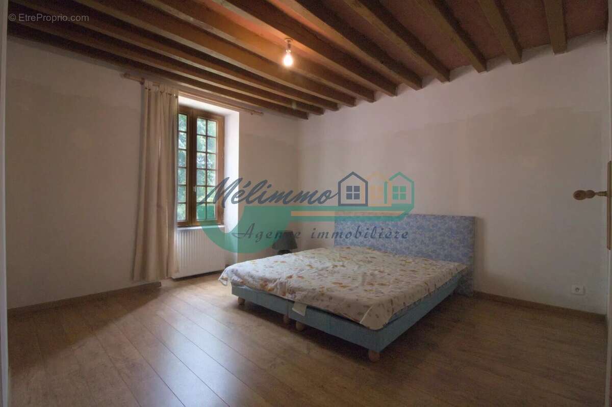 Maison à MOUTIERS-EN-PUISAYE