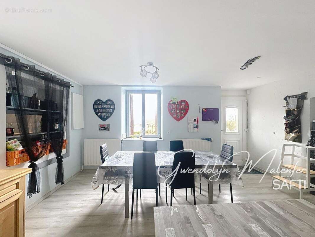 Maison 135 m² à Villers-Farlay  - photo 2