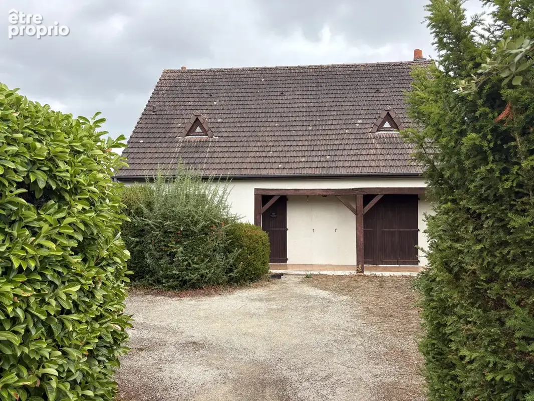 Photo Maison à Saint-Jean-De-La-Ruelle au prix de 235 000€