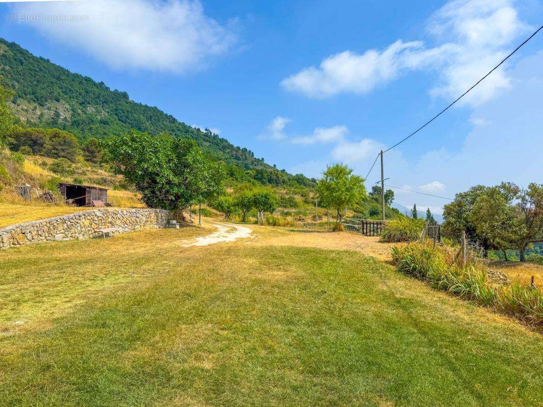 Bâtisse de 180,30 m², 3 appartements + Terrain 34 443 m² - photo 22