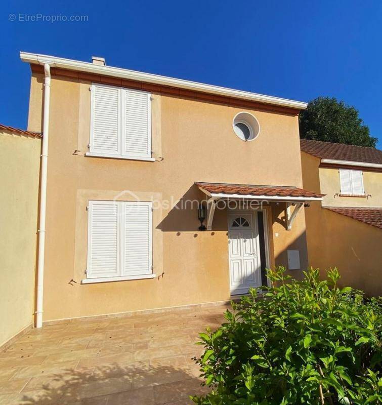 Maison à SAINT-GERMAIN-LES-ARPAJON