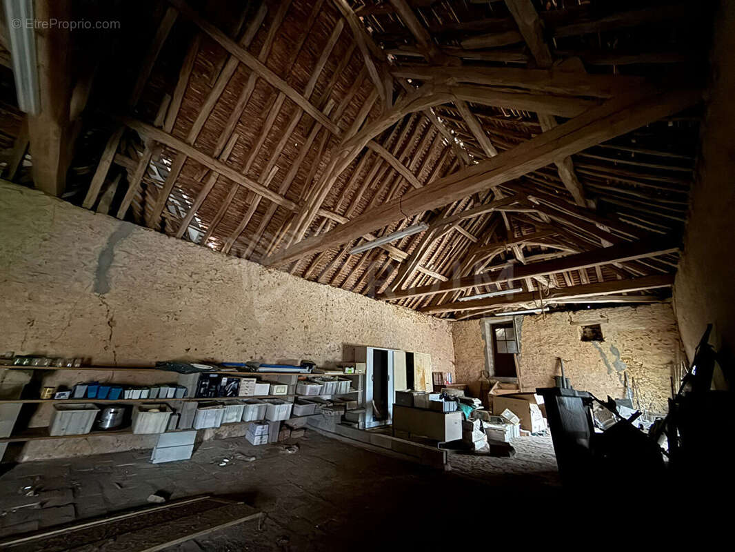 Maison à MOUTIERS-EN-PUISAYE