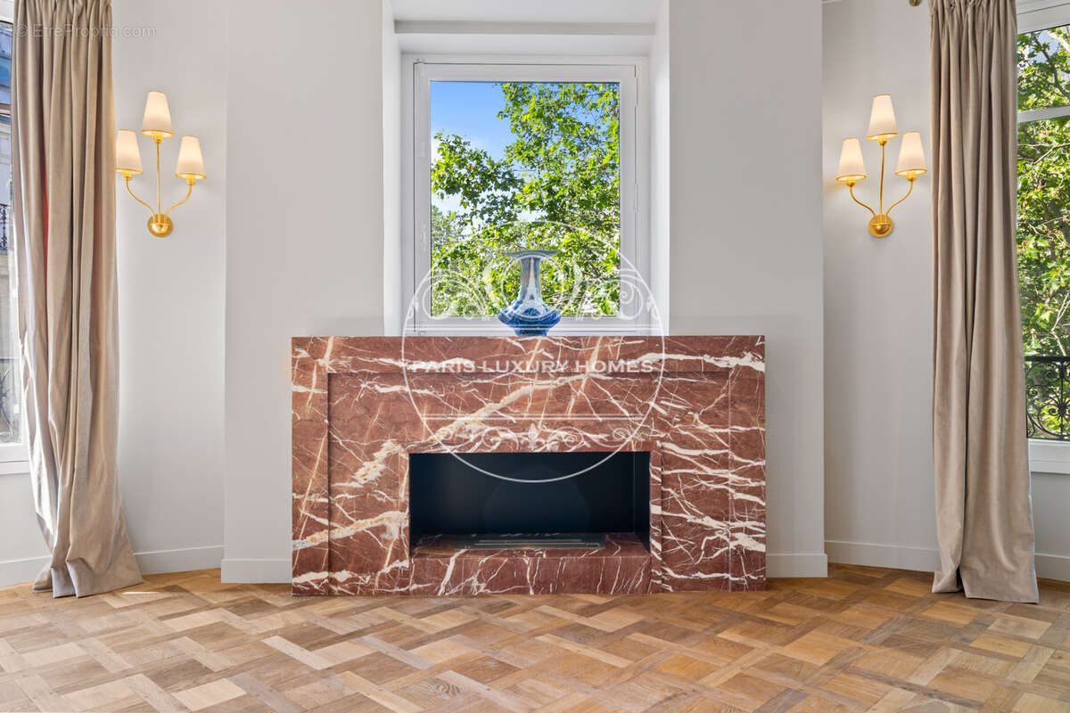 Appartement à PARIS-7E
