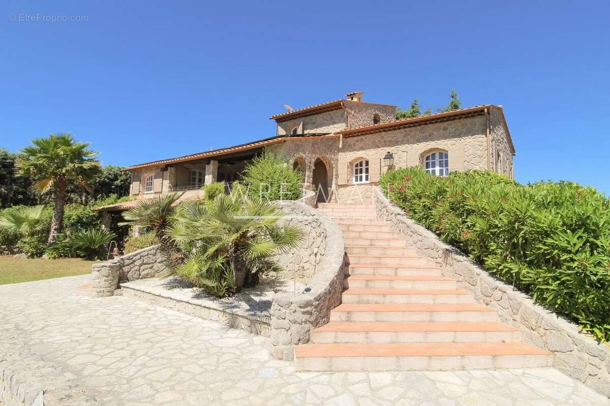 Magnifique villa familiale de 6 chambres, belle piscine et pool house, vues panoramiques à couper le souffle - Peyminade - photo 38