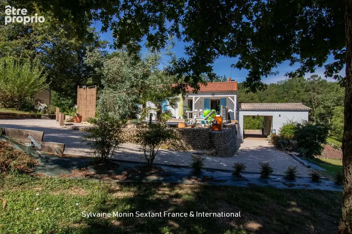 Maison rénovée tout confort avec logement indépendant, terrain clos et espace piscine - photo 4