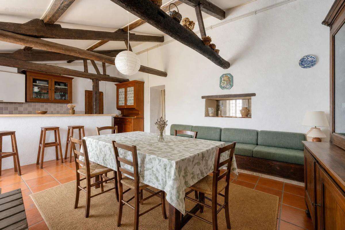 Authentique maison charentaise de 180 m² habitables avec piscine - photo 6
