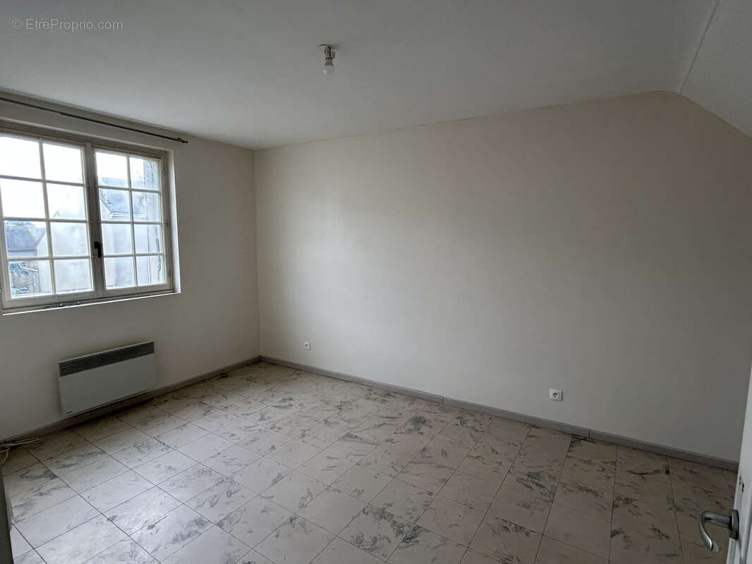 Maison à SAINT-JUST-SUR-DIVE