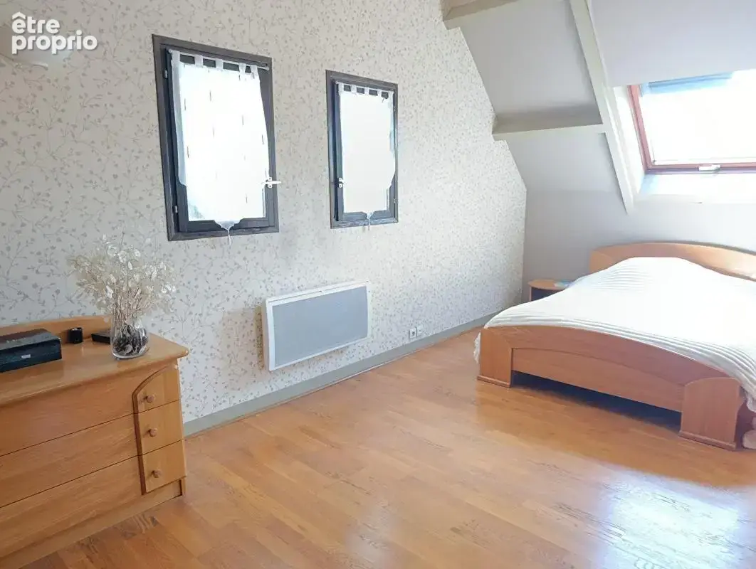 Maison familiale de 8 pièces avec sous sol total ET piscine  chauffée - photo 7