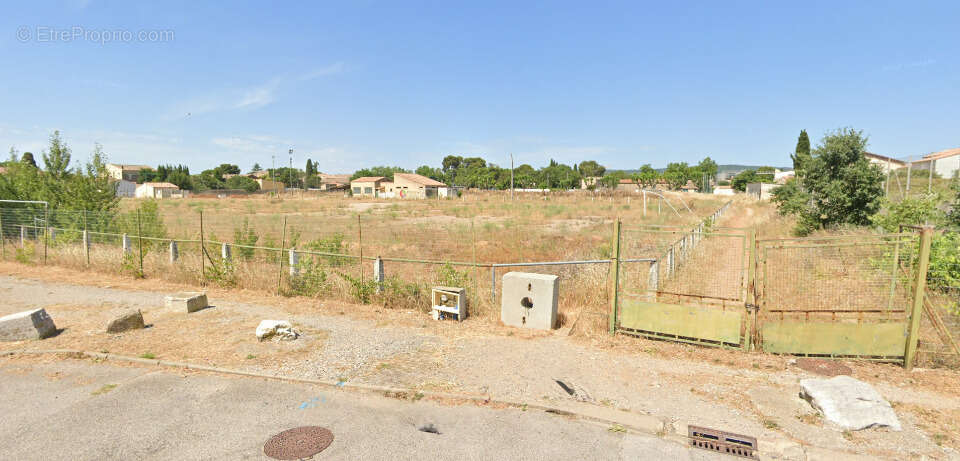 Terrain à COURNONTERRAL