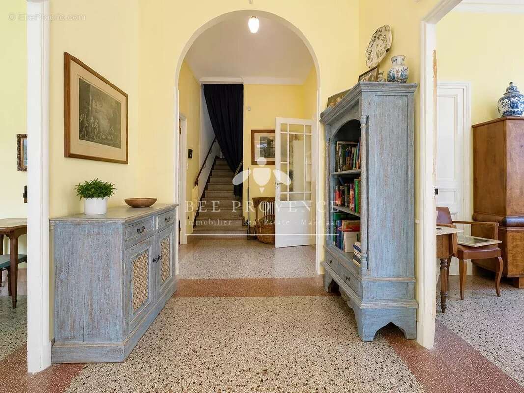 Propriété de caractère dans un cadre exceptionnel, offrant de nombreuses possibilités! - photo 6