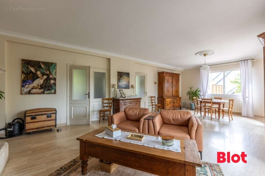 Maison à FOUGERES