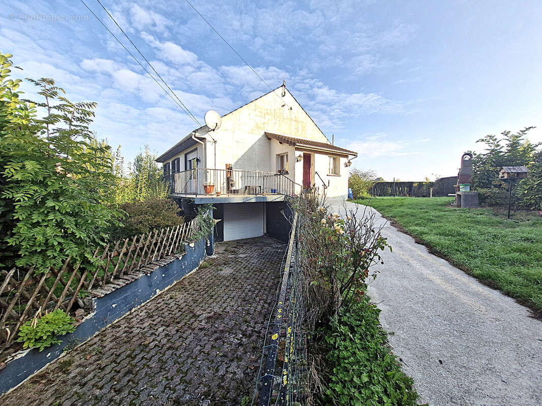 Maison à HONNECOURT-SUR-ESCAUT
