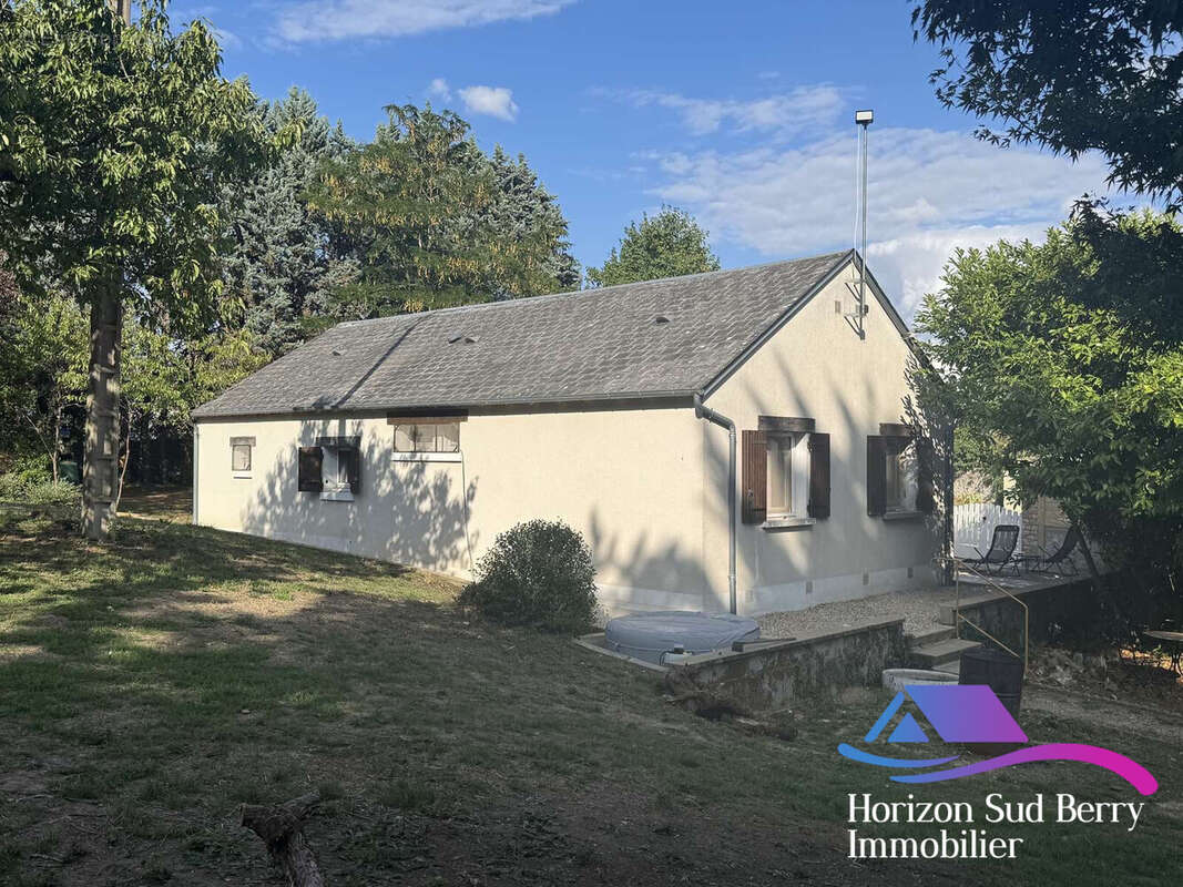 Façade arrière et pignon gauche de la maison - Maison à LA CELLE-CONDE