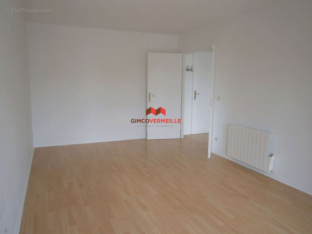 Appartement à VOISINS-LE-BRETONNEUX