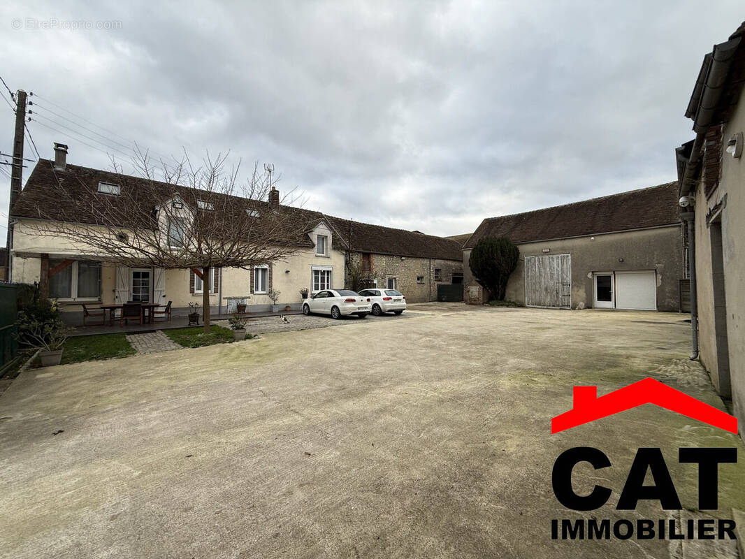 Maison à REMAUVILLE