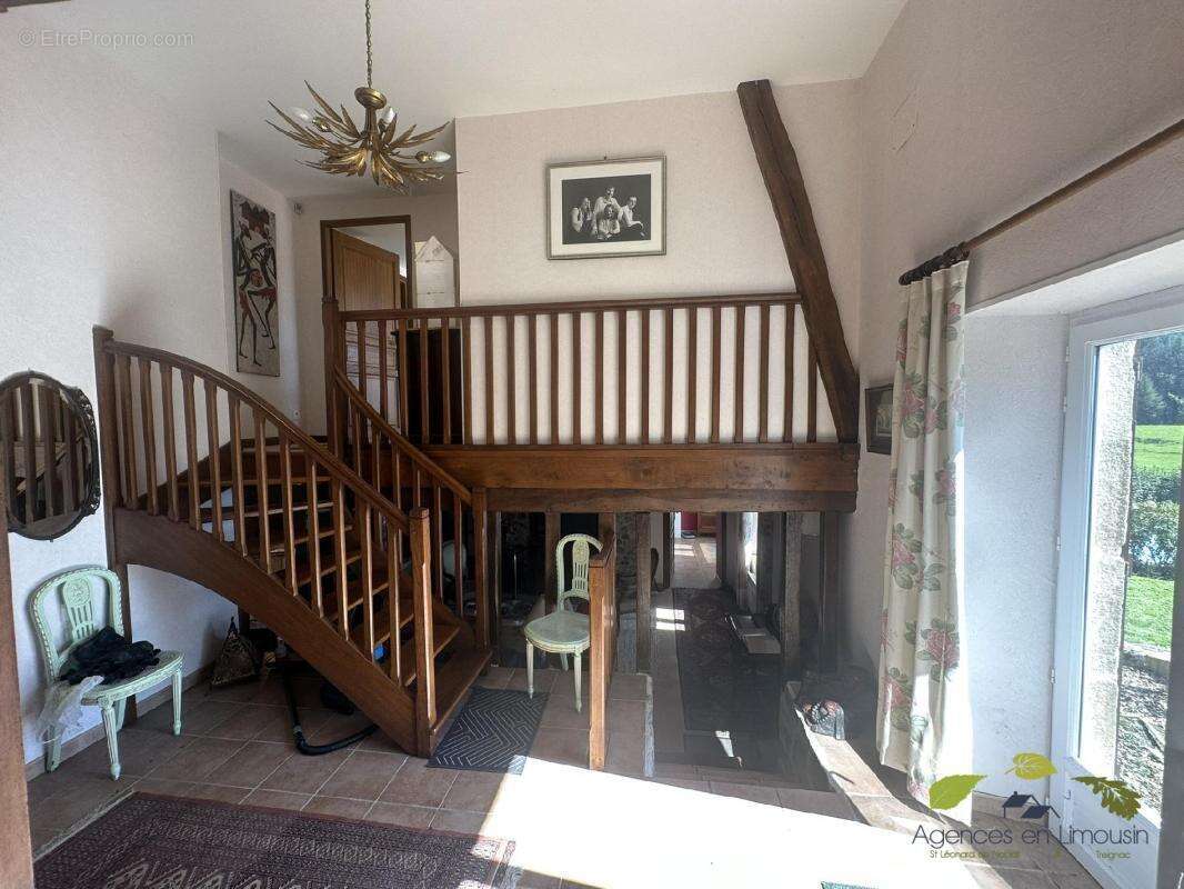 Maison à SAUVIAT-SUR-VIGE