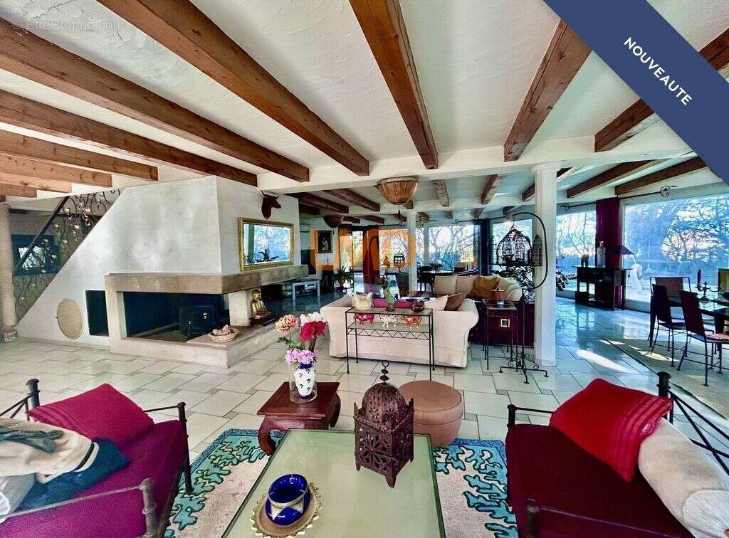 Maison à VESTRIC-ET-CANDIAC