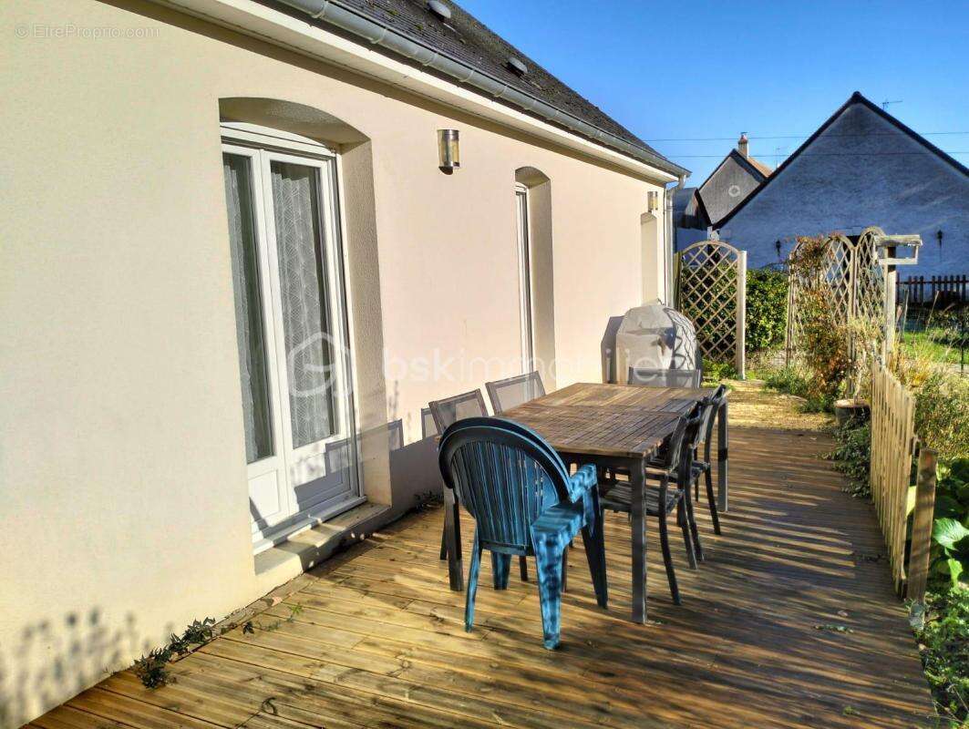 Maison à MONTREUIL-EN-TOURAINE